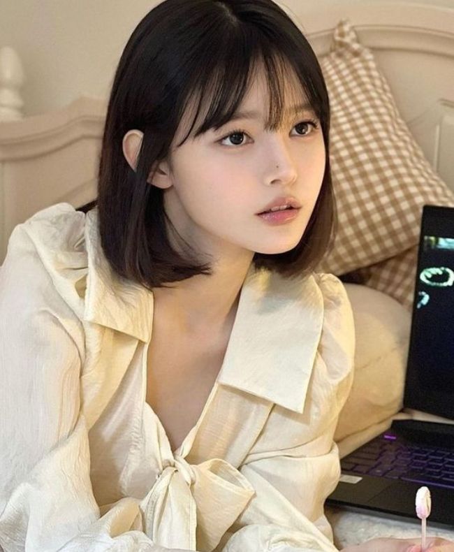Kiểu tóc uốn chữ C ngang vai phù hợp với mọi cô nàng