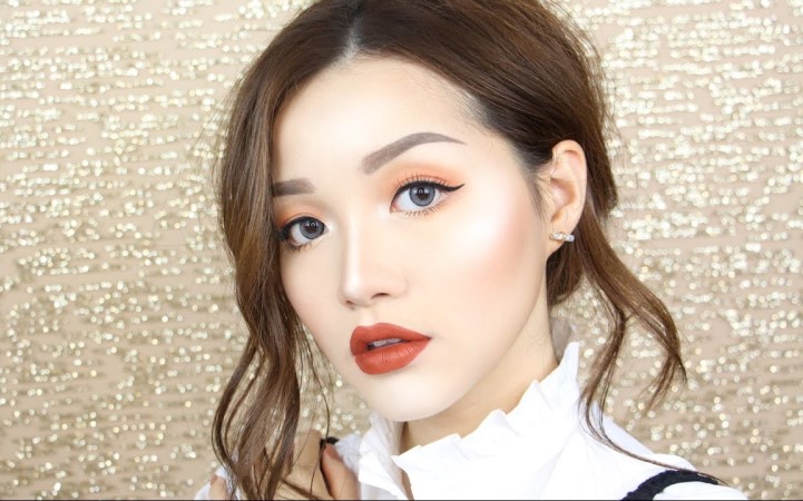 Tạo lớp nền mỏng mịn với cọ chuyên dụng