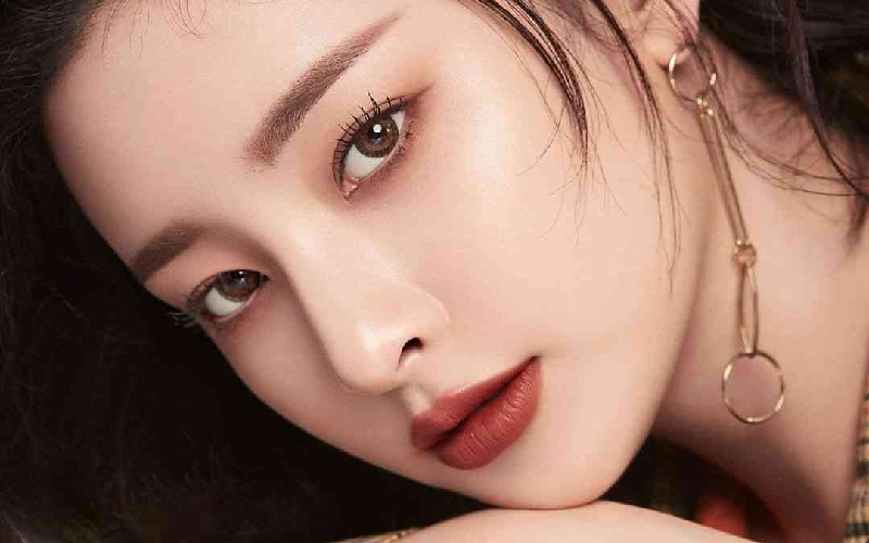 Make up tone đỏ gạch mang đến diện mạo thanh lịch, sang trọng cho phái đẹp