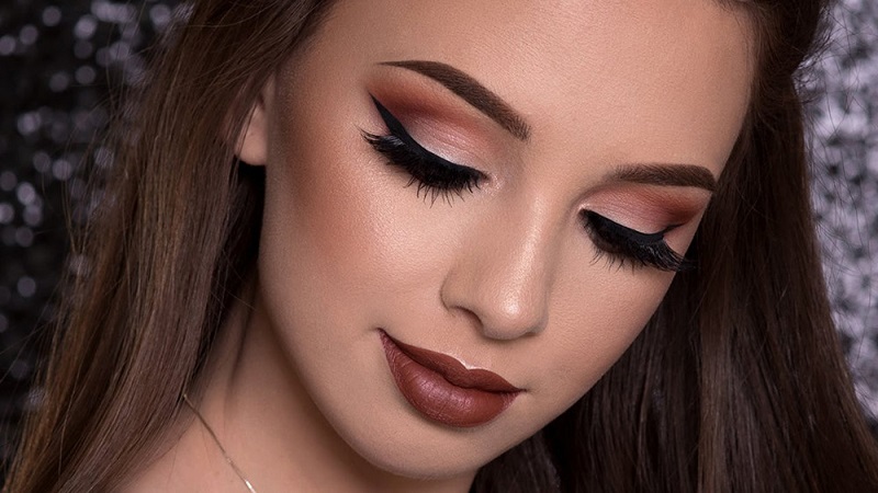 makeup ma mị theo phong cách monochrome tone đỏ lạnh