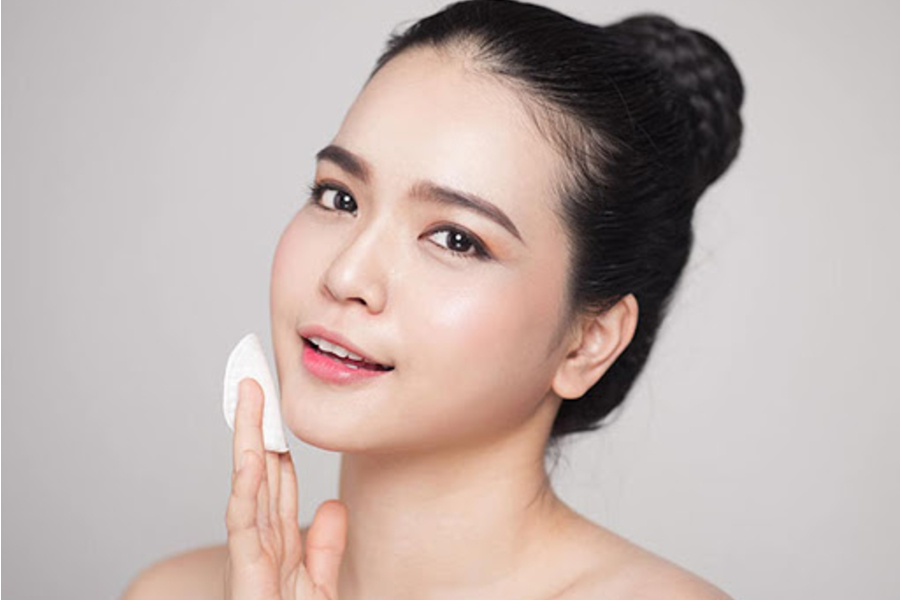 Nước hoa hồng (Toner) giúp làm sạch sâu, cân bằng độ ẩm cho da