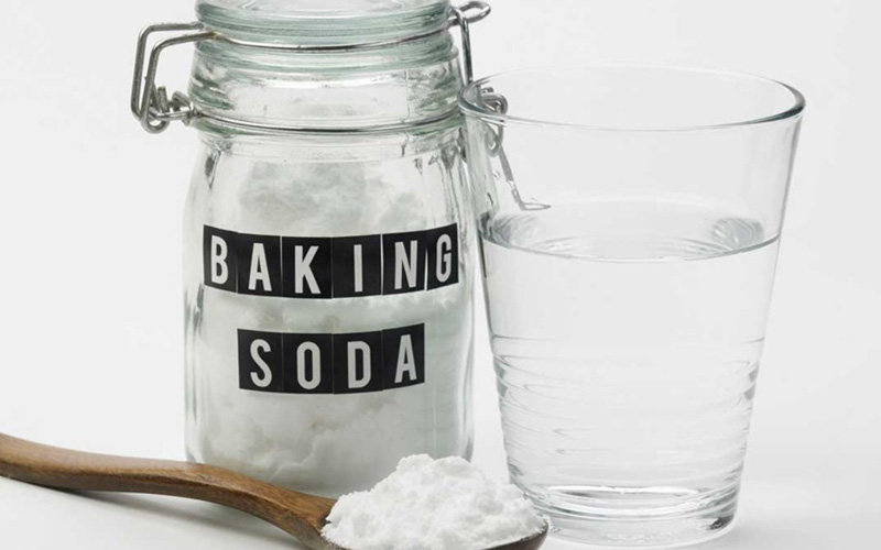 Sử dụng baking soda có thể giúp làm phai màu tóc nhuộm