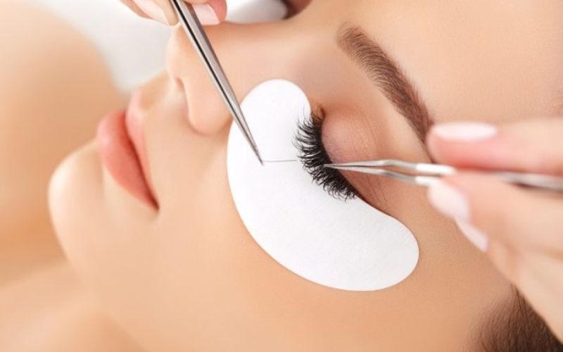 Các nàng nên nắm rõ các lưu ý khi nối mi thưa tự nhiên