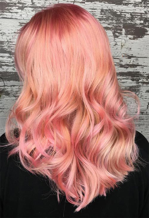 Tóc hồng đào tự nhiên với kiểu tóc uốn xinh xắn