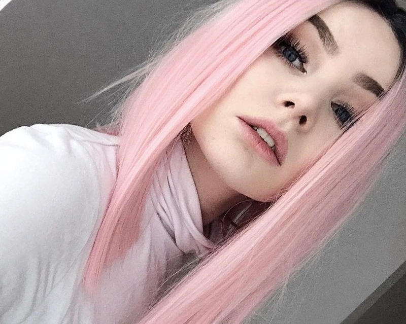 Nhuộm tóc màu hồng khói pastel mang đến diện mạo ấn tượng cho chị em