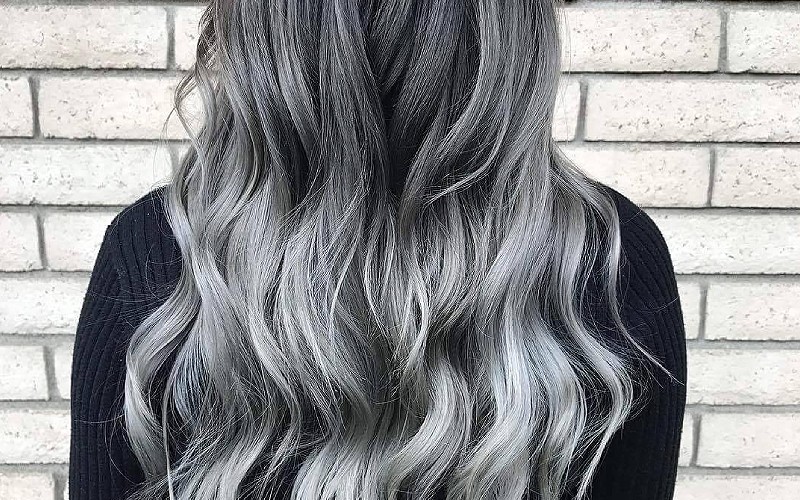 Than chì kết hợp highlight được nhiều cô gái hiện đại yêu thích