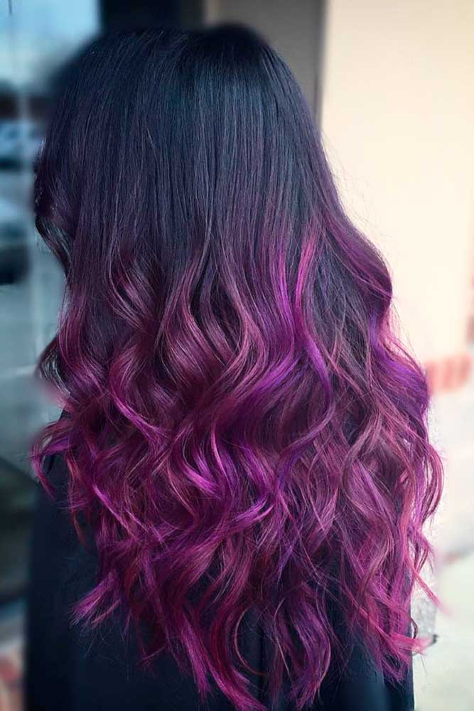 Mẫu tóc uốn gợn sóng nhuộm ombre tím đen nổi bật