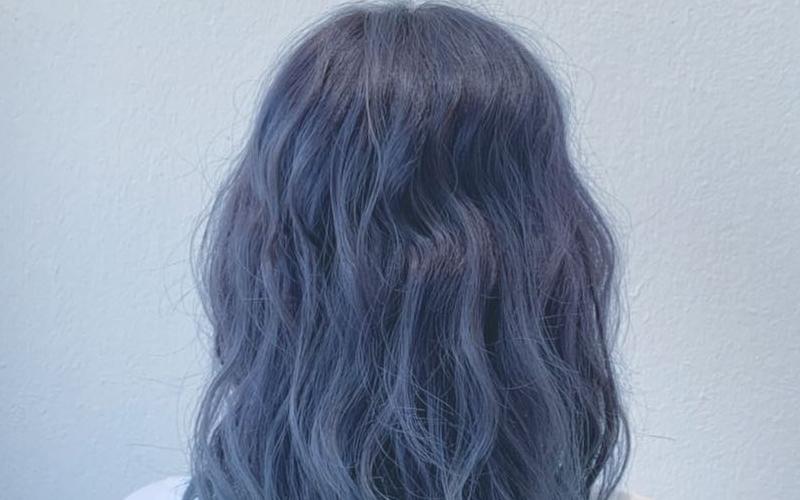 Tóc màu xanh dương khói
