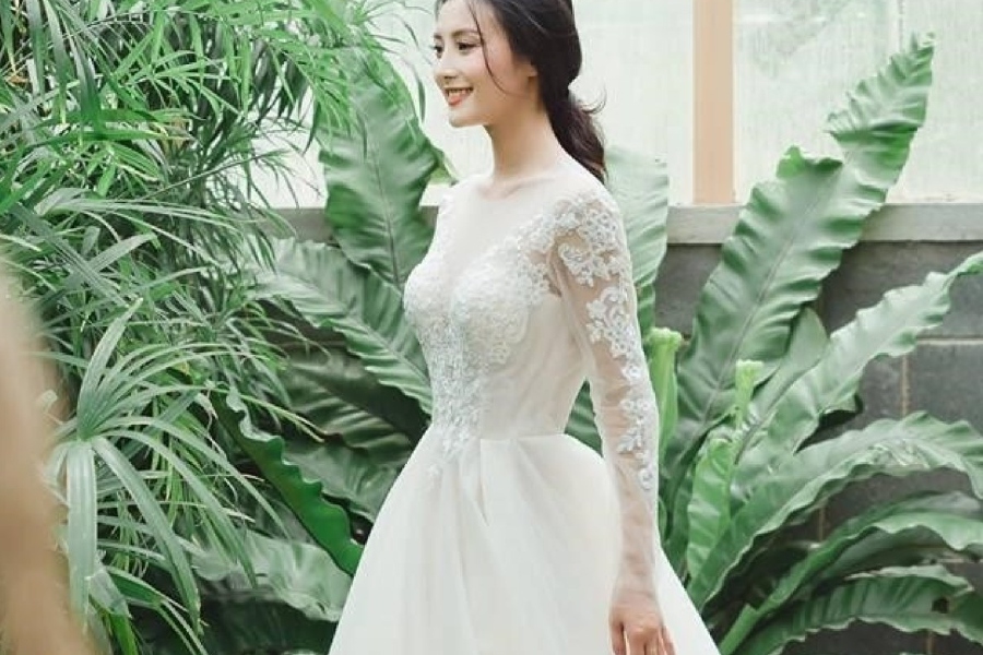 Nên lựa chọn bộ váy cưới nào cho cô dâu?
