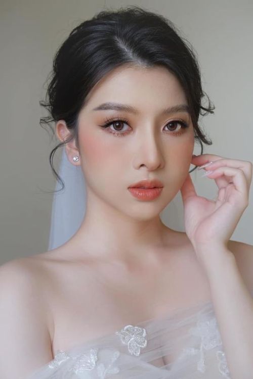 Phong cách trang điểm cô dâu tông màu tây vô cùng cuốn hút