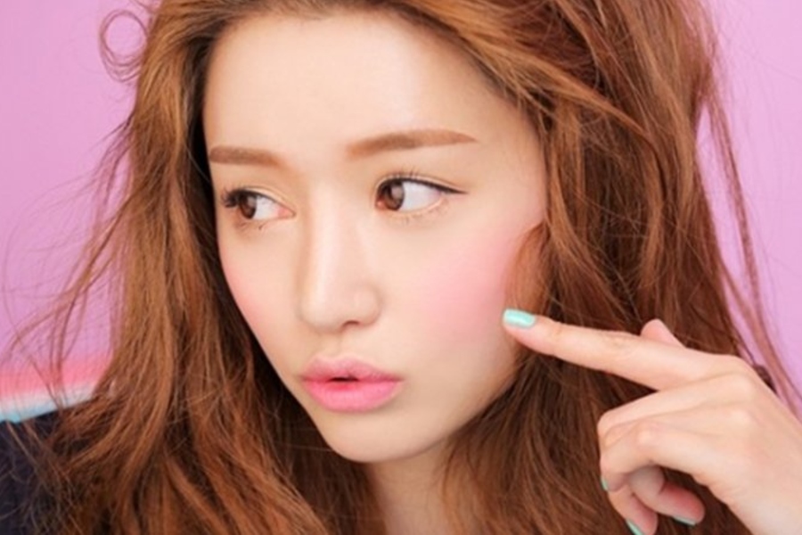 Bạn nên sử dụng má hồng dạng kem để gương mặt trông tự nhiên hơn