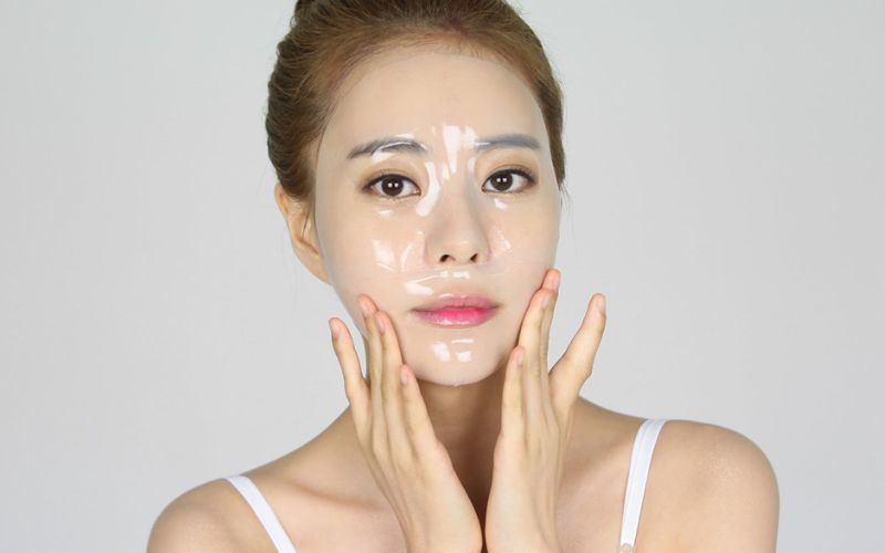 Đắp mặt nạ trước khi makeup giúp da căng bóng hơn