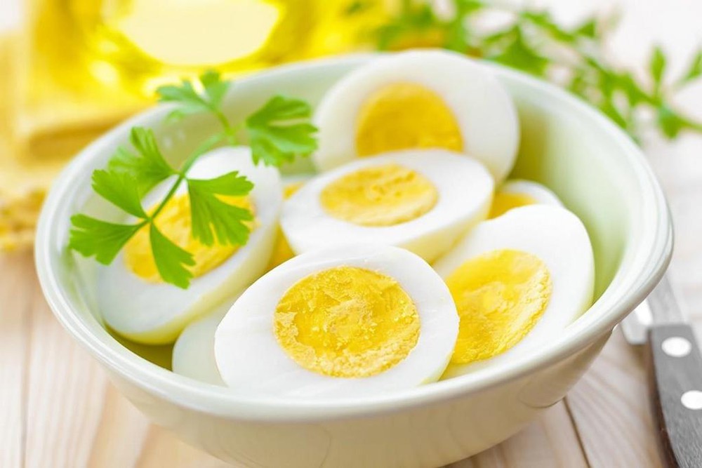 Trứng chứa nhiều dưỡng chất khiến cho màu môi khó lên chuẩn