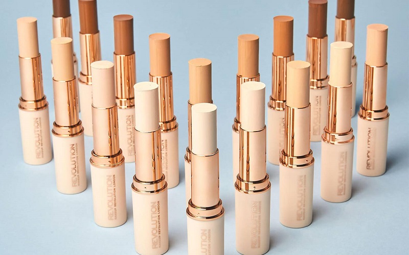 Revolution Fast Base Stick Foundation có 18 màu sắc da dạng
