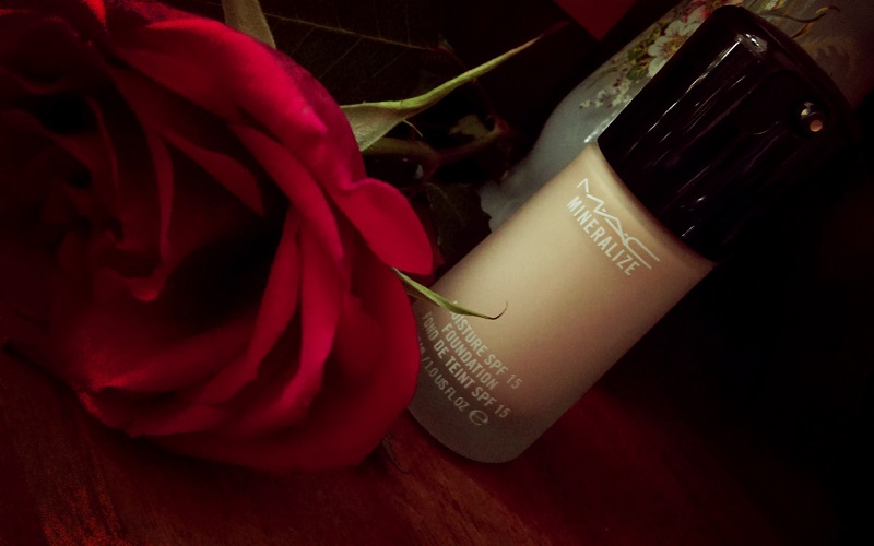 MAC Mineralize Moisture SPF 15 Foundation là kem nền tốt nhất hiện nay