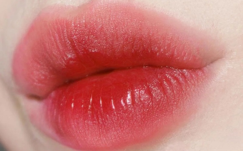 Cách đánh lòng môi với son tint được nhiều cô nàng lựa chọn