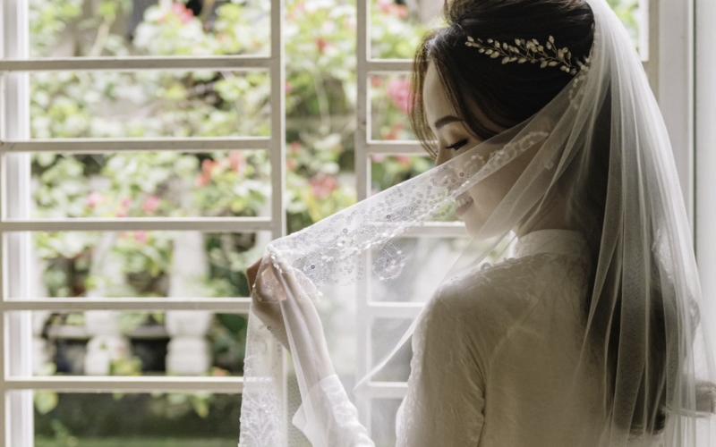 Khăn voan trùm đầu cô dâu được dùng phổ biến