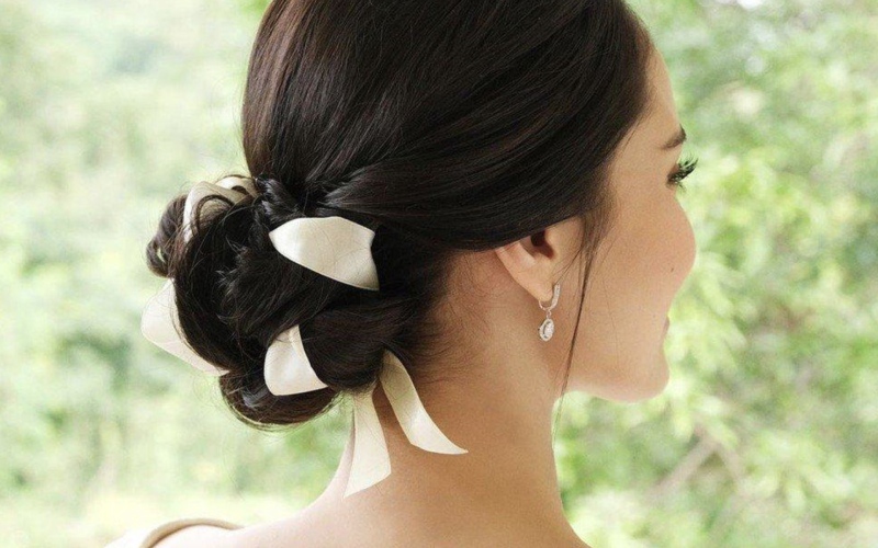 Kiểu tóc với vải lụa trắng nhẹ nhàng mà cực xinh