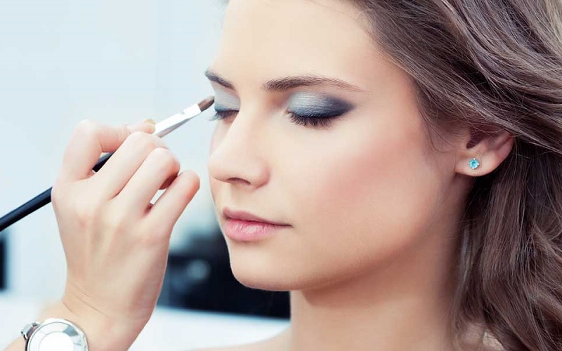 Chọn thợ makeup cần tập trung vào khả năng, tay nghề của họ