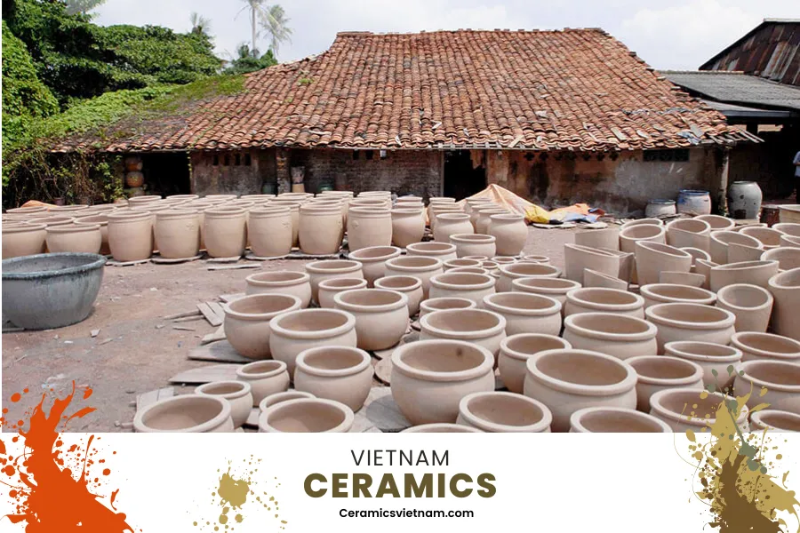 The primary constituents used in crafting these exquisite pieces are kaolin and clay_9_11zon