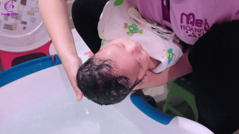 Cách tắm bé sơ sinh đơn giản ngay tại nhà