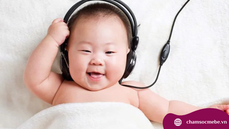 Chamsocmebe.vn - Nghe nhạc giúp trẻ thông minh nhưng không gây nguy hiểm đến thính giác bé