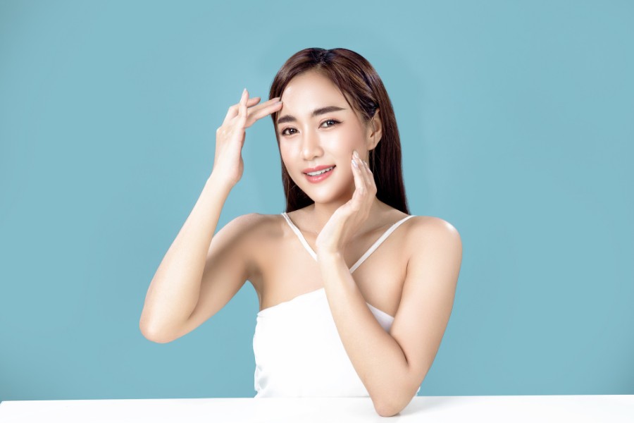 Da Bị Mất Nước: Thiếu Ẩm Từ Bên Trong Cơ Thể Da Bị Mất Nước: Thiếu Ẩm Từ Bên Trong Cơ Thể