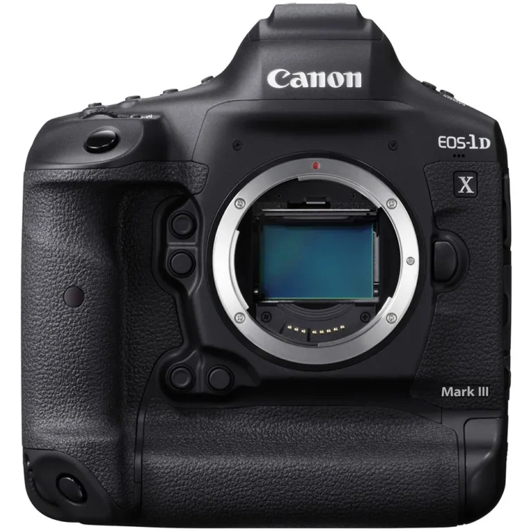 nhiếp ảnh gia chuyên nghiệp dùng máy Canon EOS-1D X Mark III