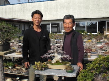Taiga Urushibata và cha anh Nobuichi Urushibata (bên phải)