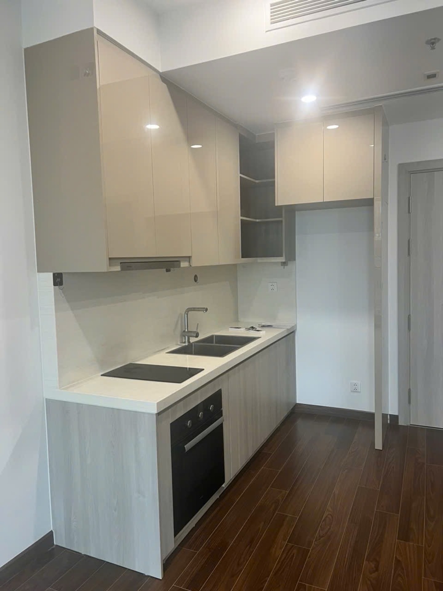 Bán căn 42m Khu căn hộ cao cấp Masteri Vinhomes Tây Mỗ giá tốt 4.1 tỷ - TK4J9ZIQ