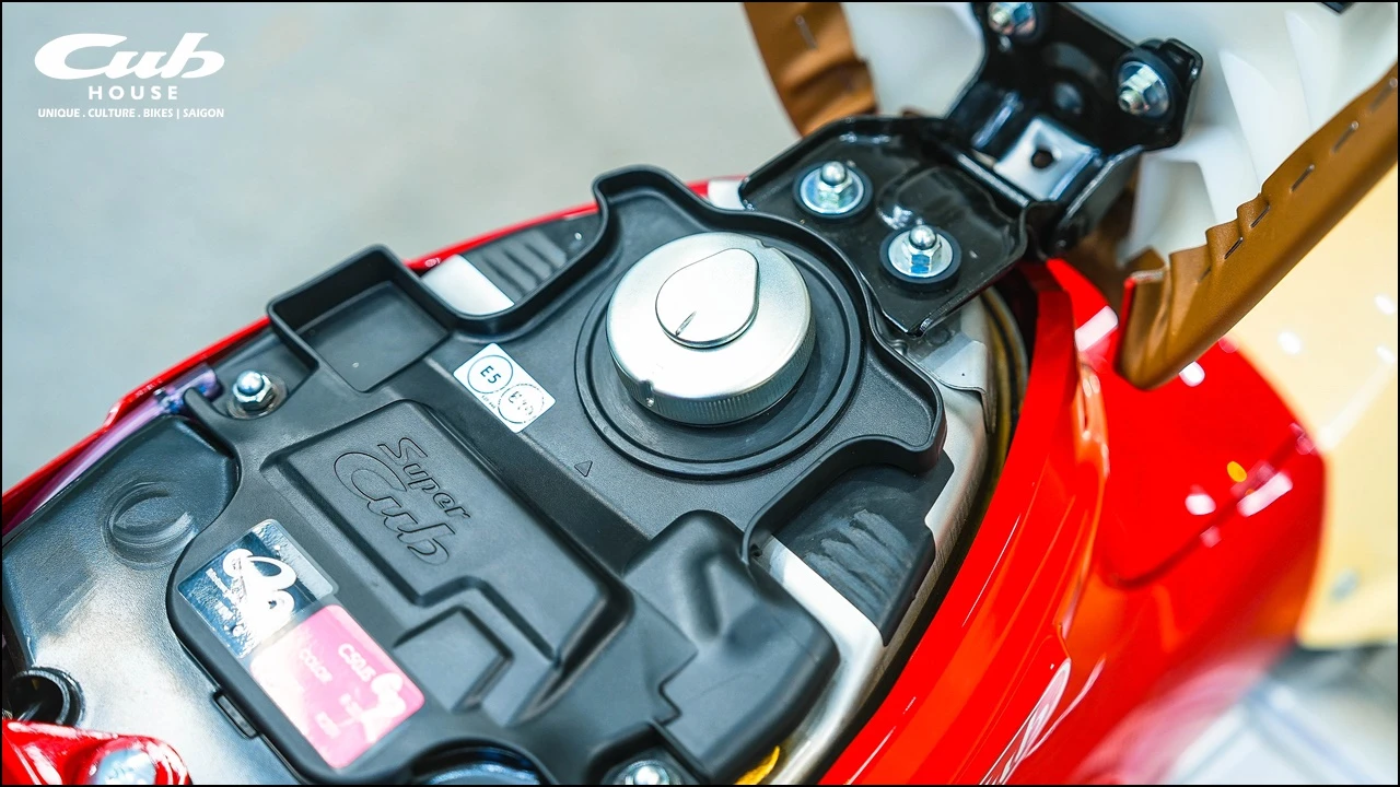 Honda Super Cub 50cc Hello Kitty – Biểu tượng dễ thương giới hạn đã có mặt tại Việt Nam