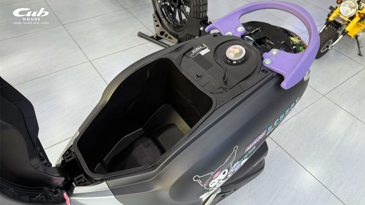 Honda Scoopy 110 Kuromi số 1999/2000: Giá trị sưu tầm đích thực 4 Honda Scoopy 110 Kuromi số 1999/2000: Giá trị sưu tầm đích thực