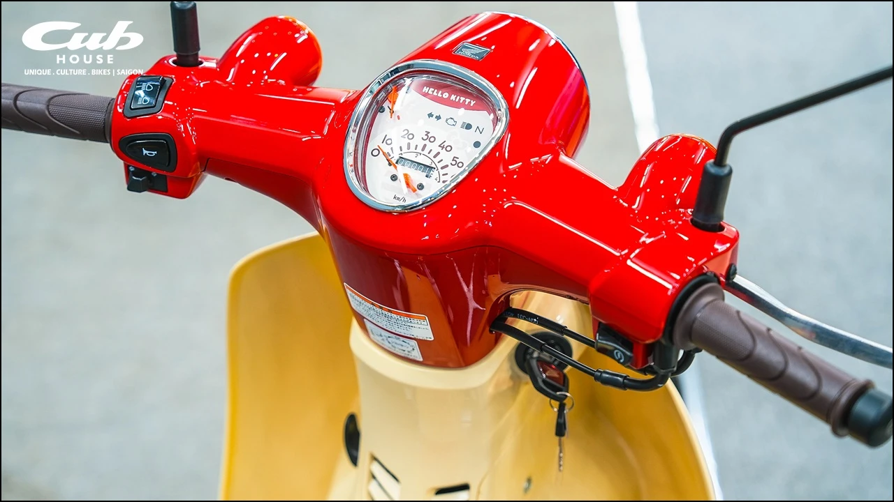 Honda Super Cub 50cc Hello Kitty – Biểu tượng dễ thương giới hạn đã có mặt tại Việt Nam 4 Honda Super Cub 50cc Hello Kitty – Biểu tượng dễ thương giới hạn đã có mặt tại Việt Nam
