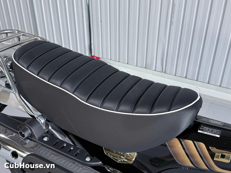 Hình ảnh chi tiết Honda Dax Royal Limited Edition đã về đến Cub House Sài Gòn