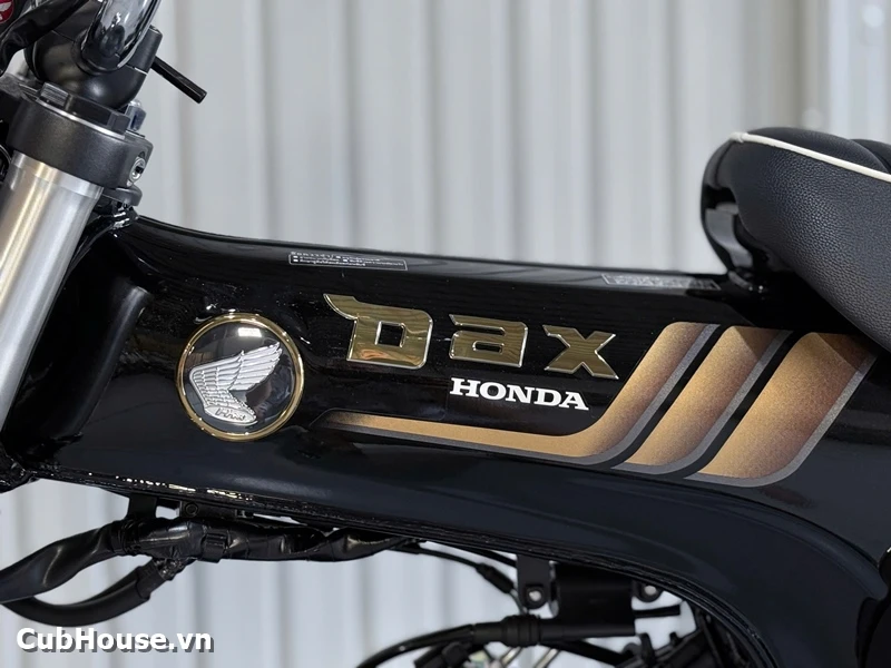 Hình ảnh chi tiết Honda Dax Royal Limited Edition đã về đến Cub House Sài Gòn