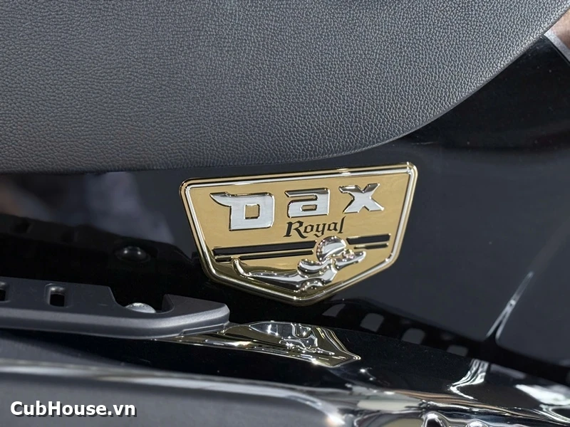 Hình ảnh chi tiết Honda Dax Royal Limited Edition đã về đến Cub House Sài Gòn