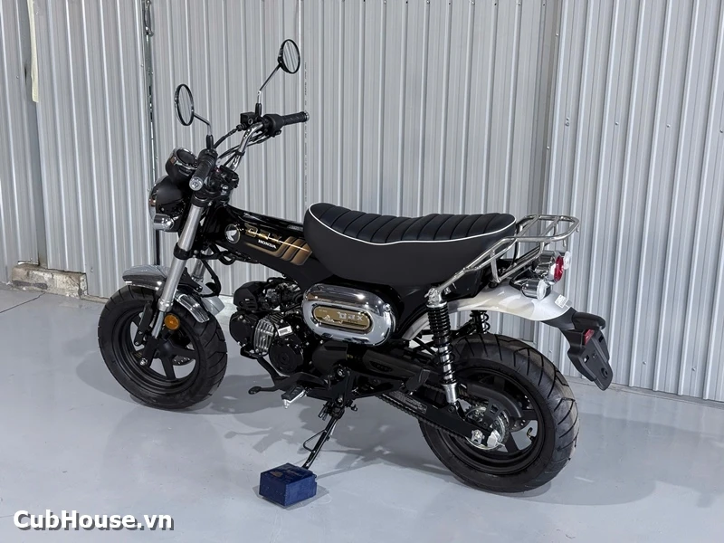Hình ảnh chi tiết Honda Dax Royal Limited Edition đã về đến Cub House Sài Gòn