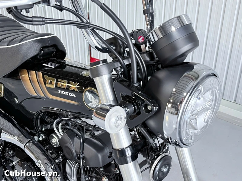 Hình ảnh chi tiết Honda Dax Royal Limited Edition đã về đến Cub House Sài Gòn