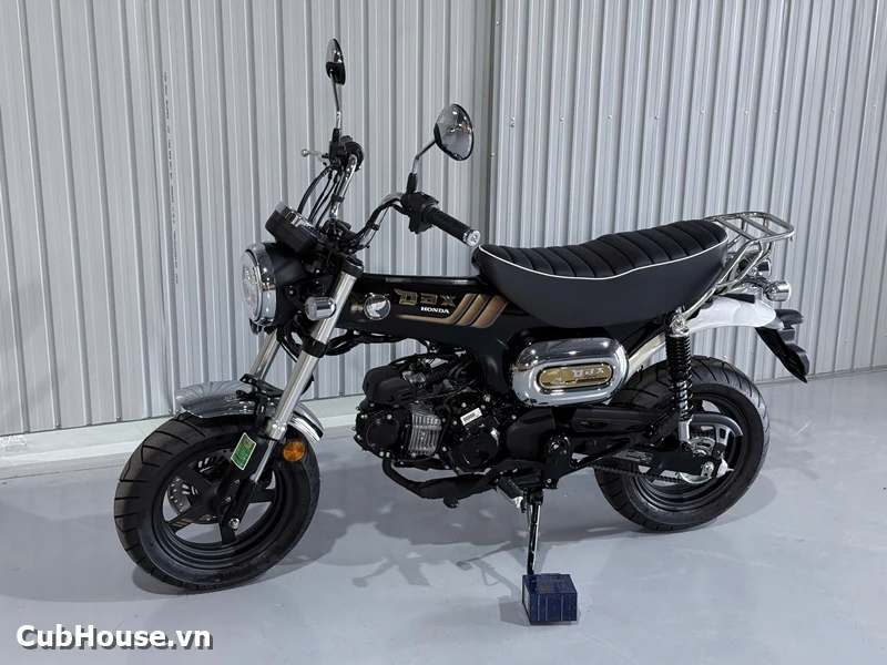 Hình ảnh chi tiết Honda Dax Royal Limited Edition đã về đến Cub House Sài Gòn