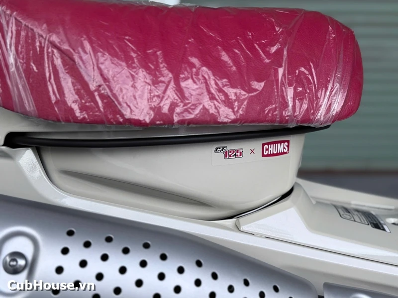 Hình ảnh chi tiết Honda CT125 Chums Limited Edition về đến Cub House Sài Gòn