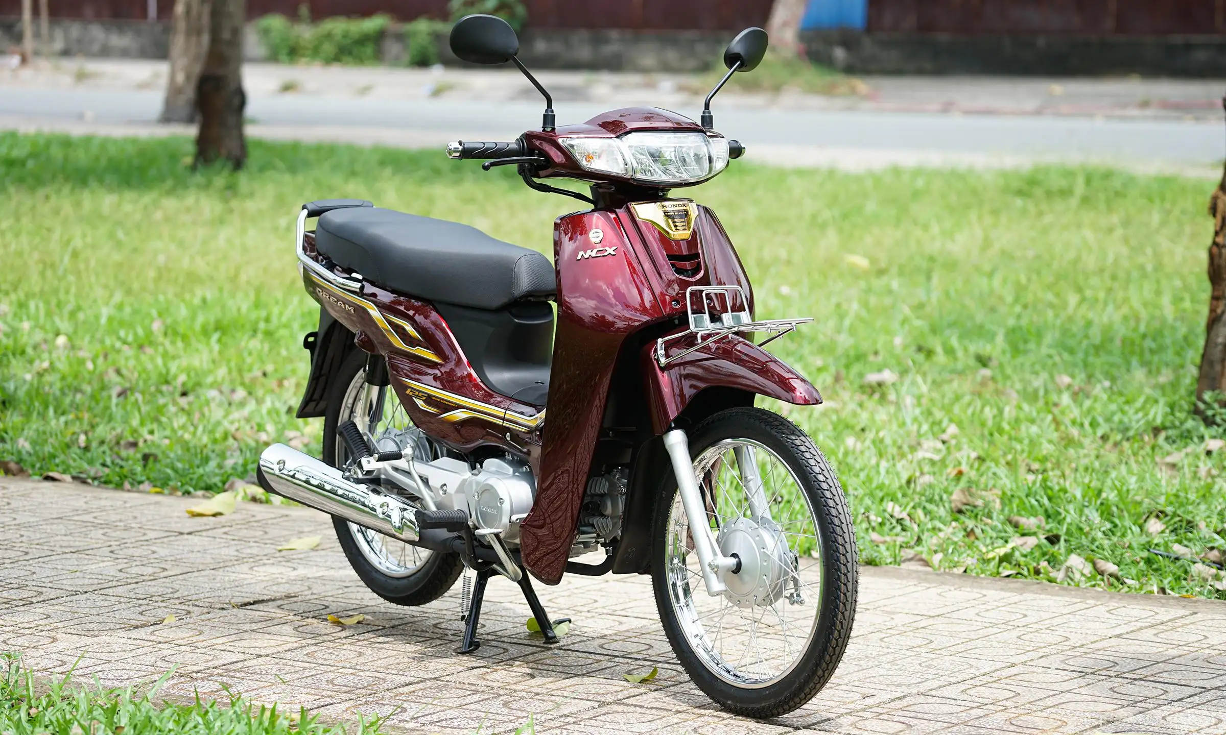 Honda Dream Shop CUBHOUSE ; Địa chỉ Mua Xe Dream Mới NK Thailand