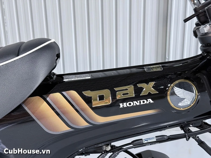 Hình ảnh chi tiết Honda Dax Royal Limited Edition đã về đến Cub House Sài Gòn