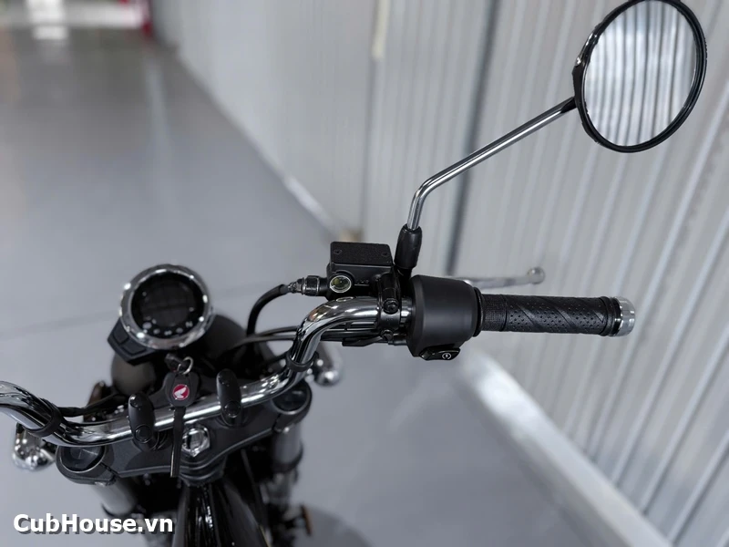 Hình ảnh chi tiết Honda Dax Royal Limited Edition đã về đến Cub House Sài Gòn