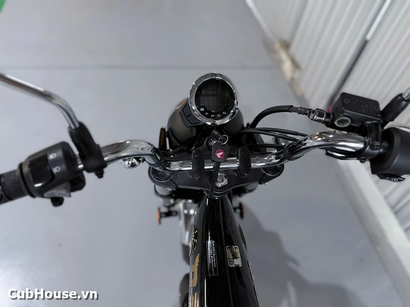 Hình ảnh chi tiết Honda Dax Royal Limited Edition đã về đến Cub House Sài Gòn