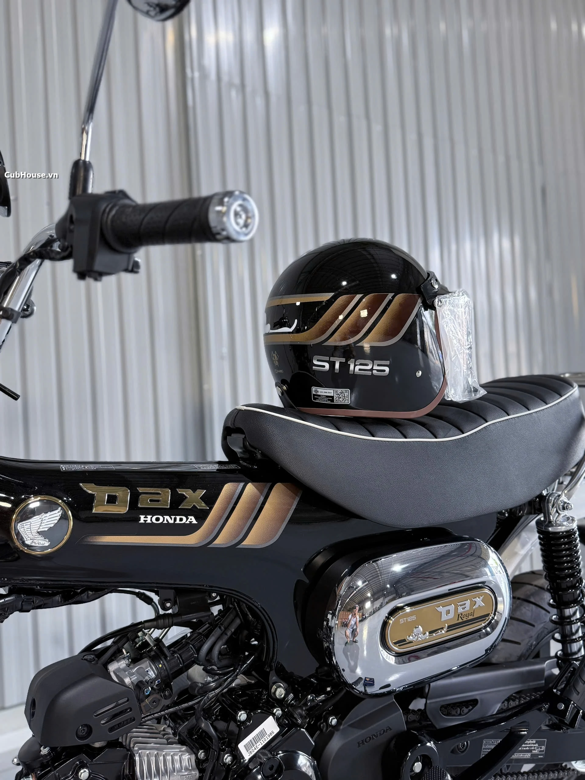 Hình ảnh chi tiết Honda Dax Royal Limited Edition đã về đến Cub House Sài Gòn