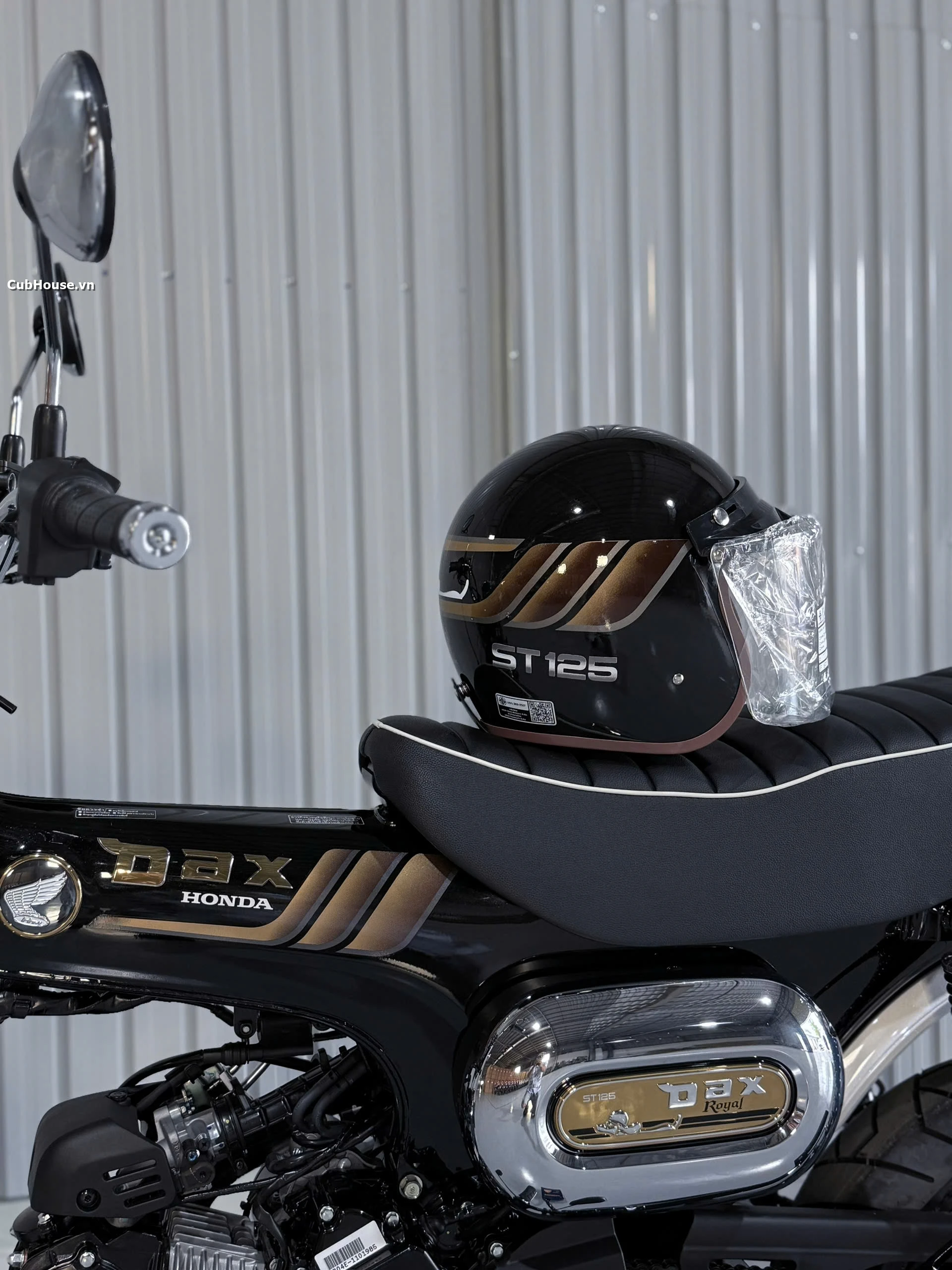 Hình ảnh chi tiết Honda Dax Royal Limited Edition đã về đến Cub House Sài Gòn