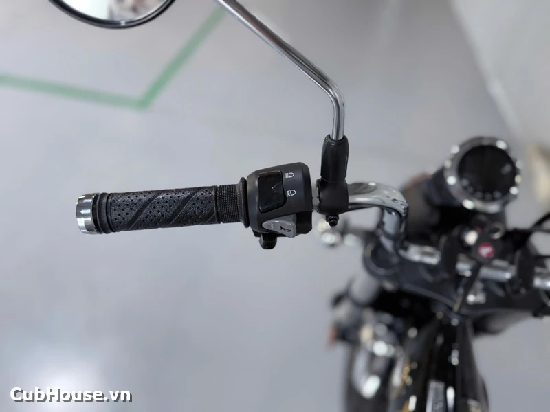 Hình ảnh chi tiết Honda Dax Royal Limited Edition đã về đến Cub House Sài Gòn