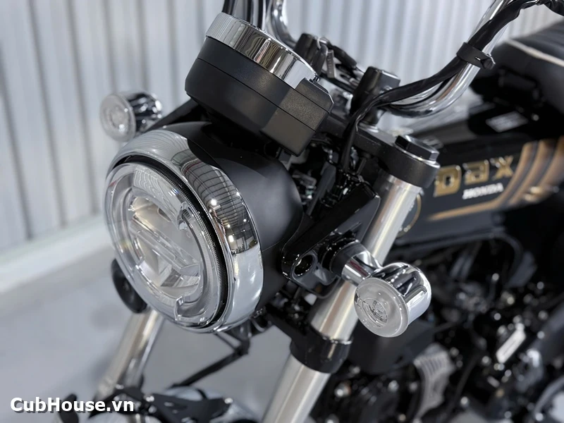 Hình ảnh chi tiết Honda Dax Royal Limited Edition đã về đến Cub House Sài Gòn