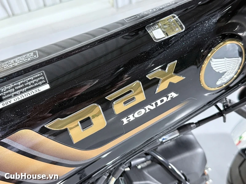 Hình ảnh chi tiết Honda Dax Royal Limited Edition đã về đến Cub House Sài Gòn