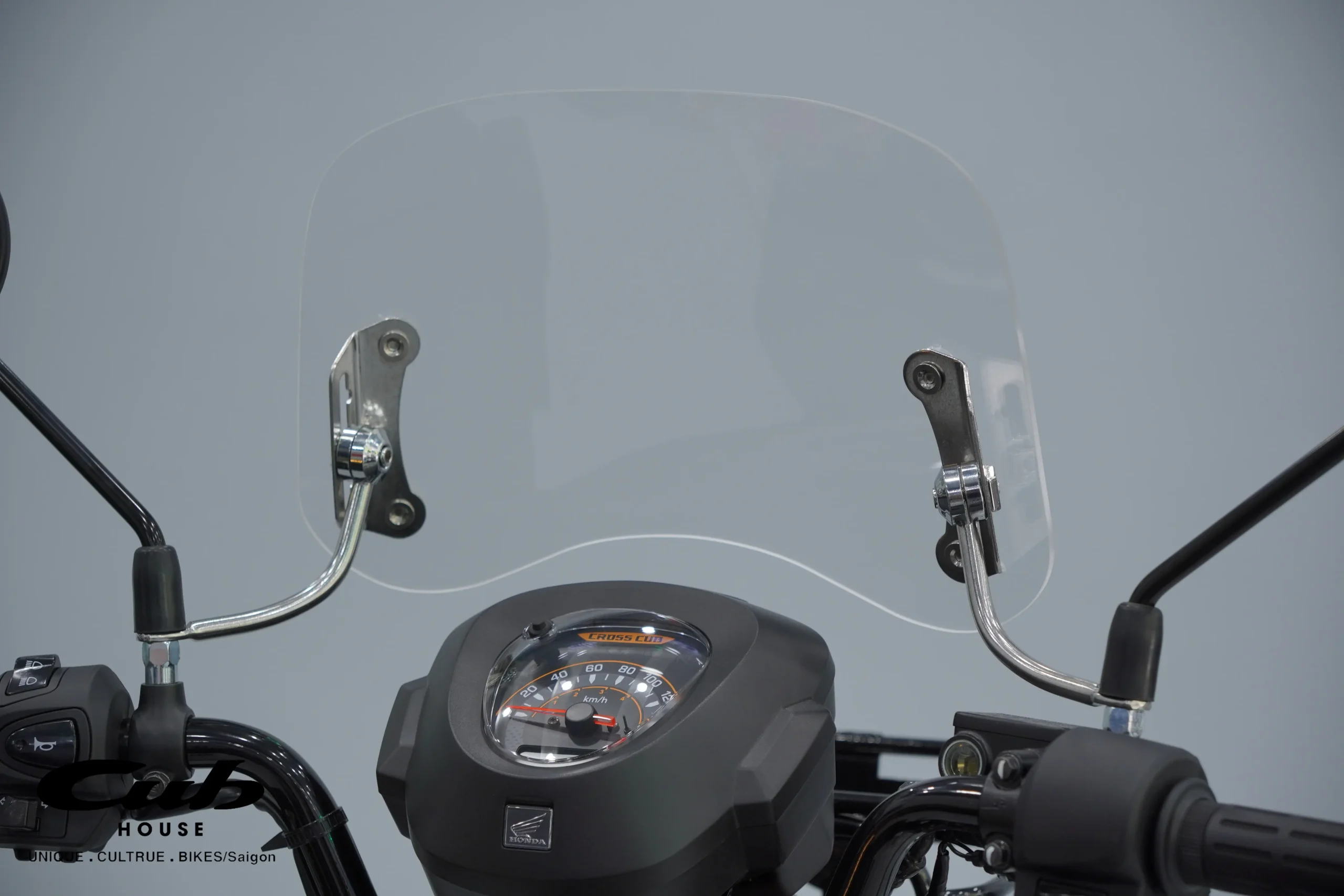 Honda Cross Cub 110 Kumamon độ hoàn hảo - Gắn phụ kiện siêu đẹp 12 Honda Cross Cub 110 Kumamon độ hoàn hảo – Gắn phụ kiện siêu đẹp